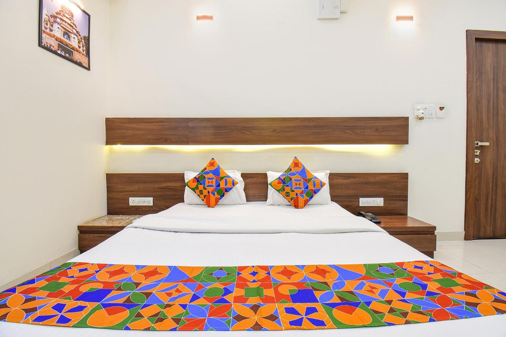 Fabhotel Royal Suits - Nr Mahadji Shinde Chhatri Mundhva Eksteriør billede