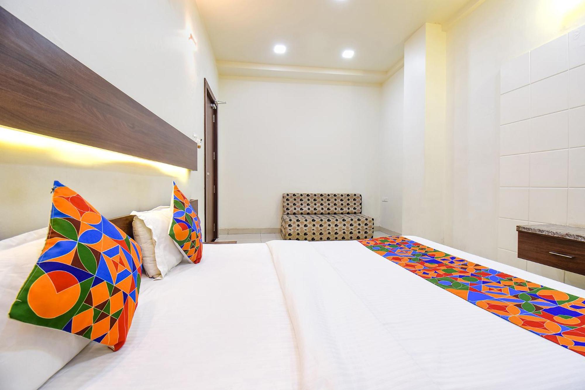 Fabhotel Royal Suits - Nr Mahadji Shinde Chhatri Mundhva Eksteriør billede
