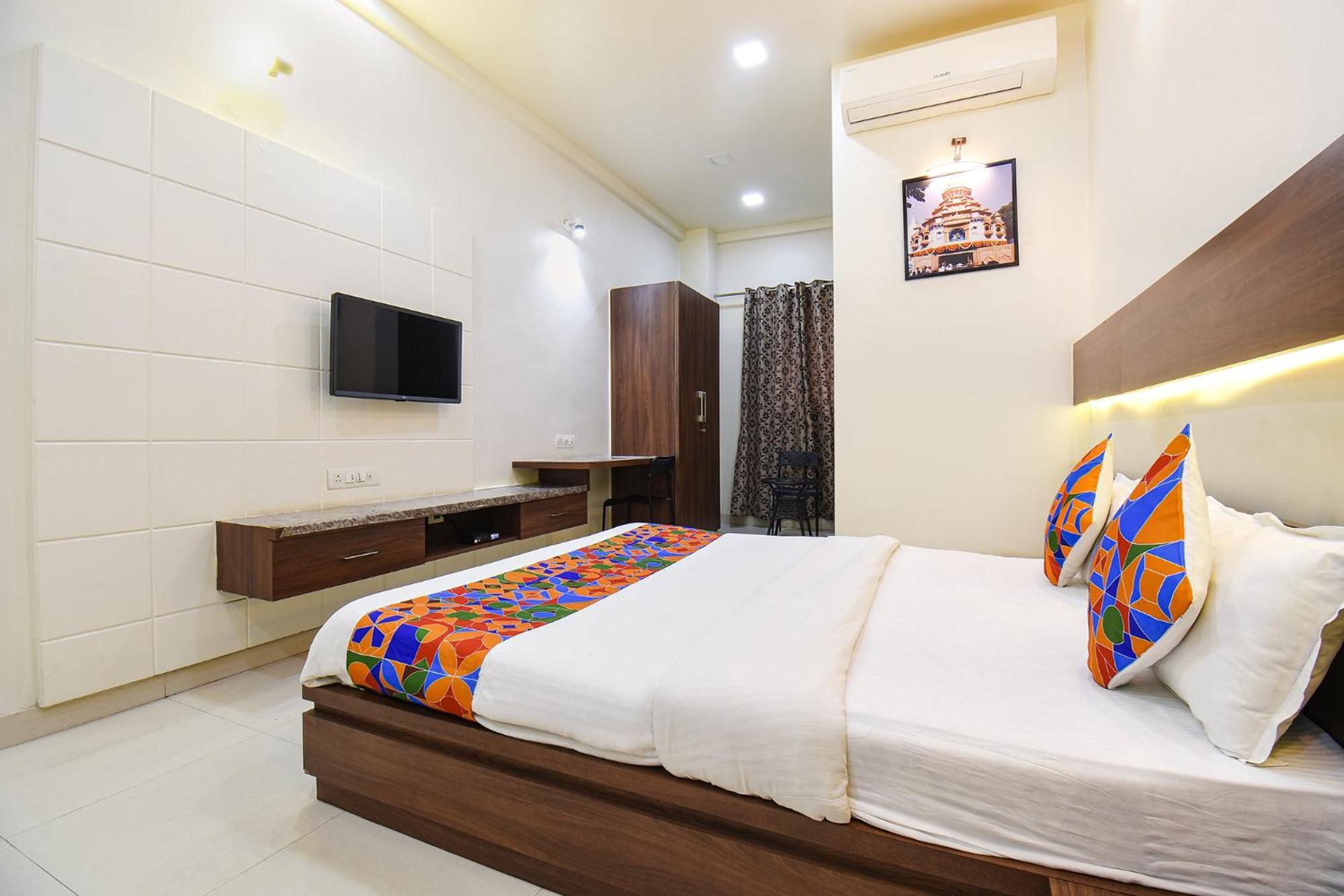 Fabhotel Royal Suits - Nr Mahadji Shinde Chhatri Mundhva Eksteriør billede